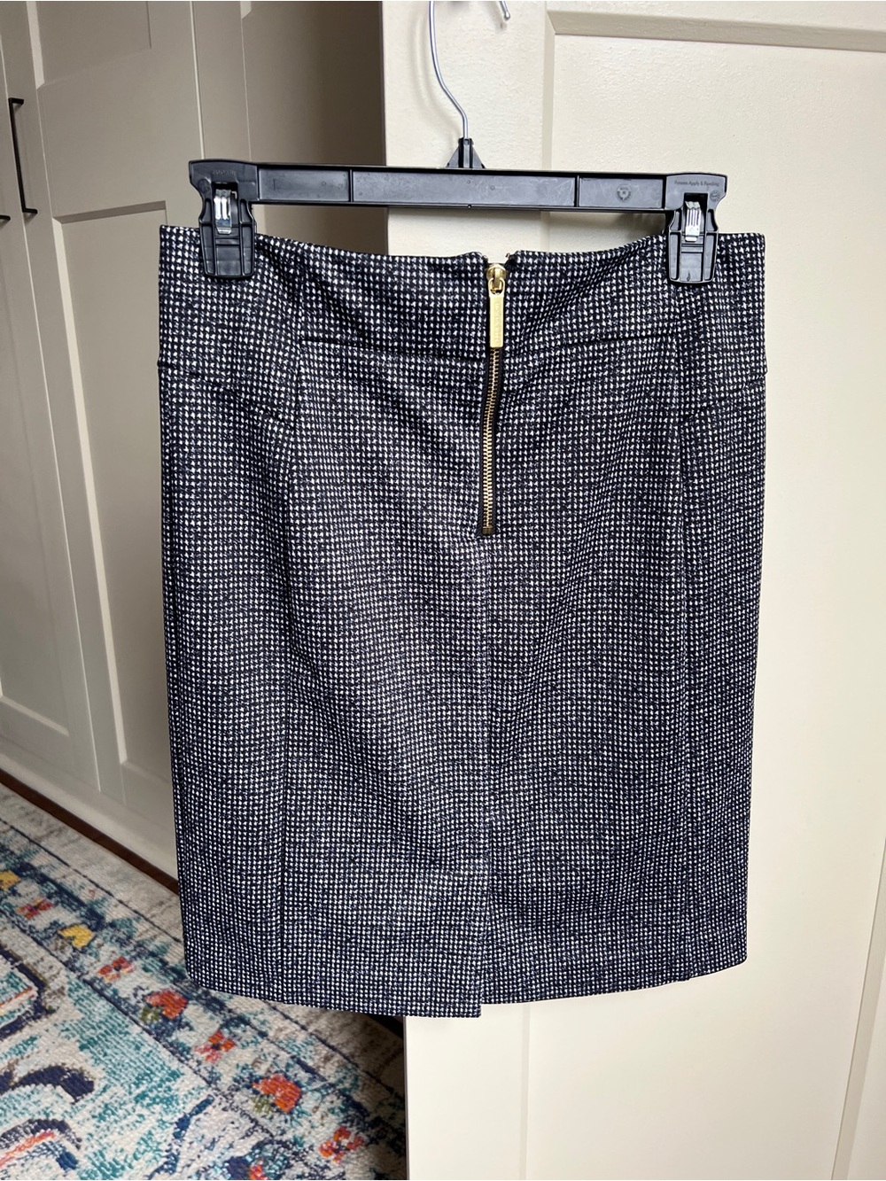 Michael kors Black & White Tweed Pencil Skirt size 4 - Picture 2 of 6